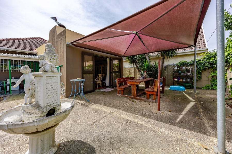 4 Bedroom Property for Sale in Oakdale Western Cape